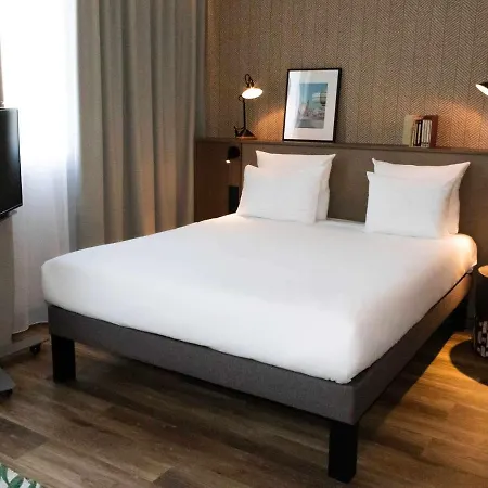 Hotell Novotel Airport 4*